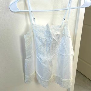 White Abercrombie top like new barely worn. Just need to be ironed.